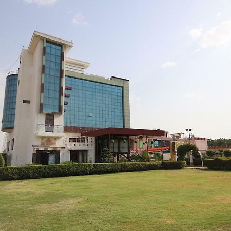 Hotel Deep Palace Jind Bagian luar foto